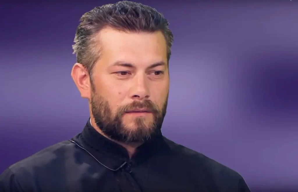 Протодиакон минского Свято-Петро-Павловского собора Максим Логвинов, ушедший воевать добровольцем, во время интервью 2015 года. Источник: скриншот из видео sobor. by.