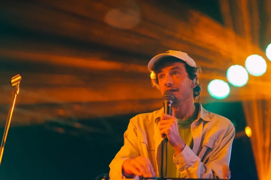 Кирилл Иванов во&nbsp;время выступления на&nbsp;концерте  СПБЧ. Фото:  Костя Кондрухов.