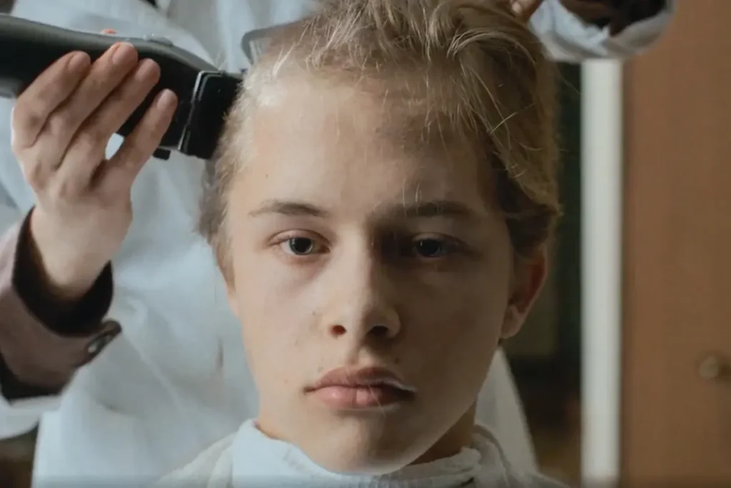 Скриншот из&nbsp;официального трейлера к&nbsp;сериалу «Слово пацана». Источник: Youtube-канал платформы Start.