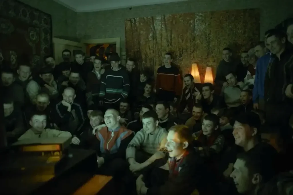 Скриншот из&nbsp;официального трейлера к&nbsp;сериалу «Слово пацана». Источник: Youtube-канал платформы Start.