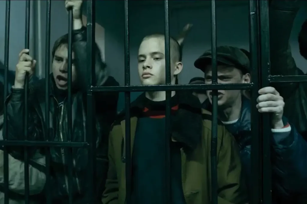 Скриншот из&nbsp;официального трейлера к&nbsp;сериалу «Слово пацана». Источник: Youtube-канал платформы Start.