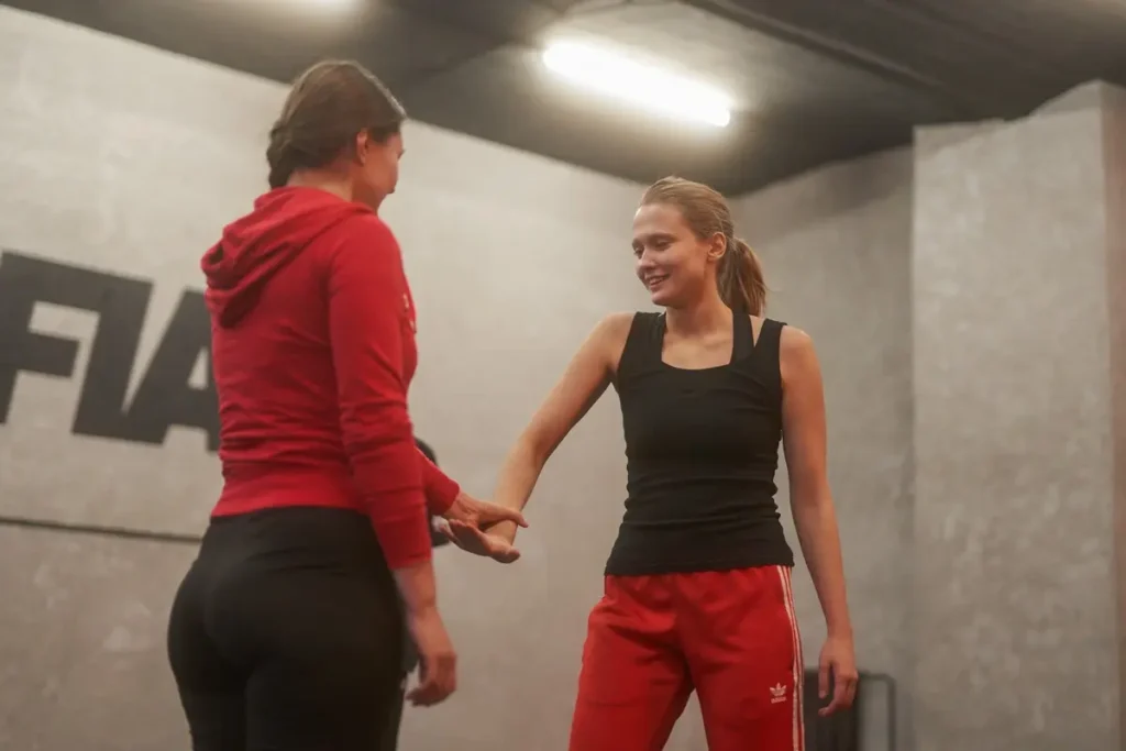 Занятие по&nbsp;самозащите от&nbsp;Центра «Насилию.нет» в&nbsp;московской студии женской самообороны My&nbsp;Mafia в&nbsp;декабре 2023&nbsp;года. Фото: предоставлено Центром «Насилию.нет»