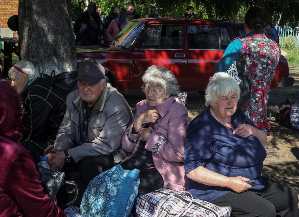 Эвакуация мирных жителей Волчанска, Харьковская область, 10&nbsp;мая 2024. Фото: REUTERS/Vyacheslav Madiyevskyy.