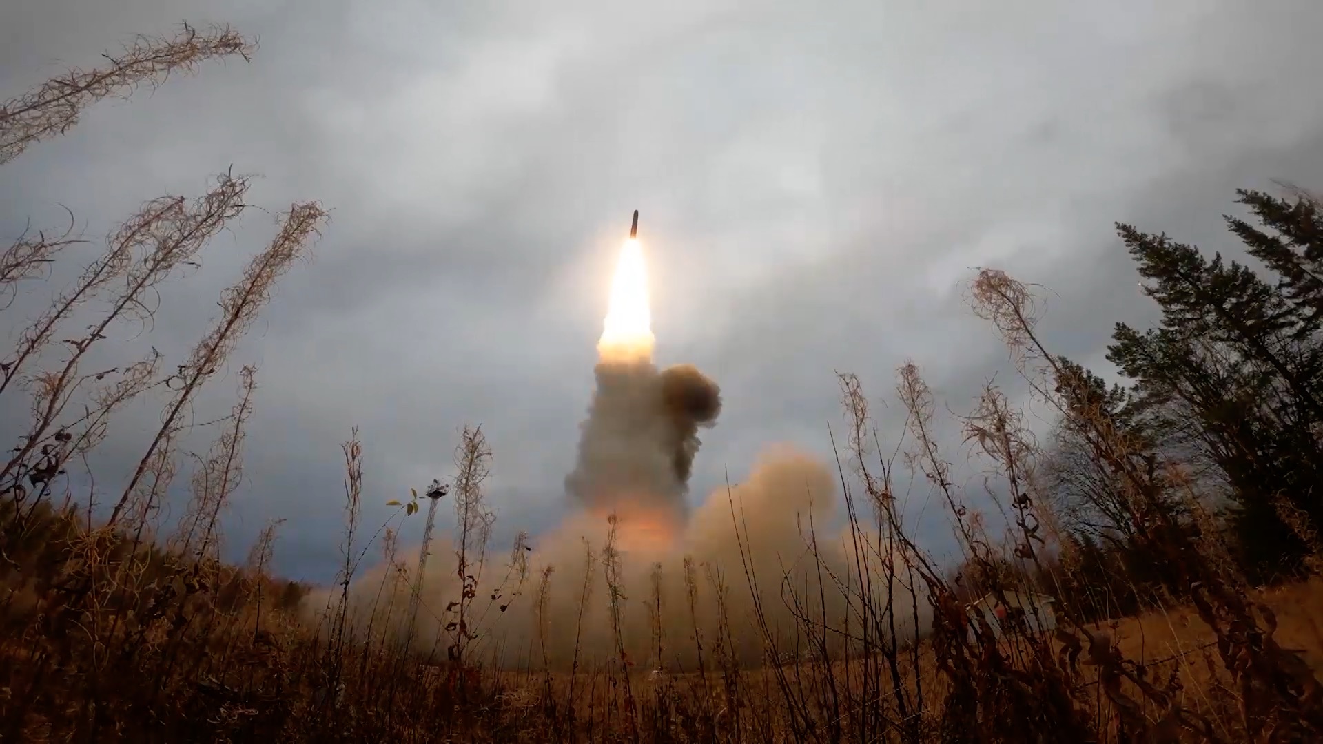 Запуск межконтинентальной баллистической ракеты «Ярс» в рамках учений сил стратегического сдерживания 26 октября 2022 года