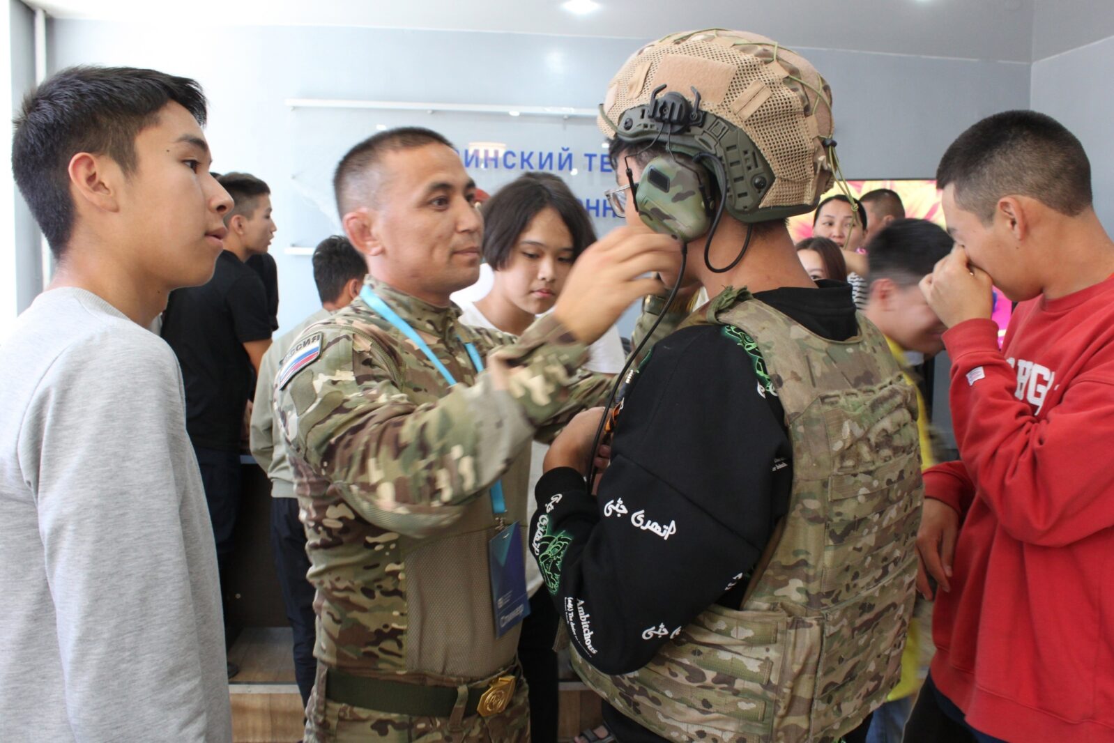 Бойцы ЧВК «Вагнер» в&nbsp;Туве учили детей дисциплине и&nbsp;взаимовыручке