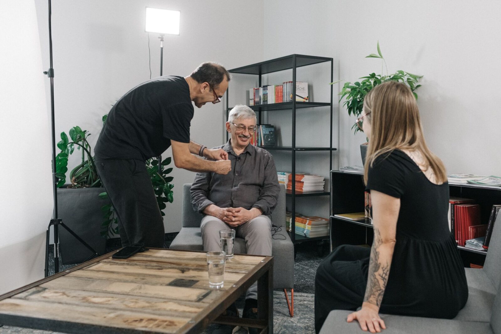 Олега Орлова суд приговорил к двум с половиной годам колонии общего режима за «дискредитацию» российской армии