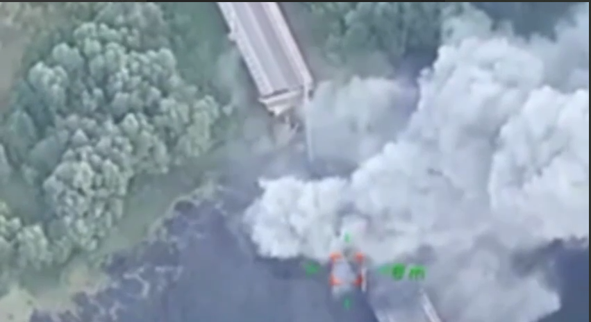 Разрушенный мост в Глушковском районе Курской области