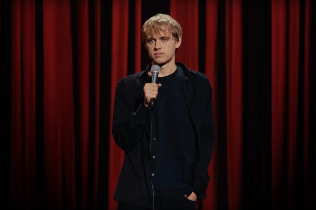 Ваня Усович во&nbsp;время сольного концерта «40&nbsp;лет максимум»