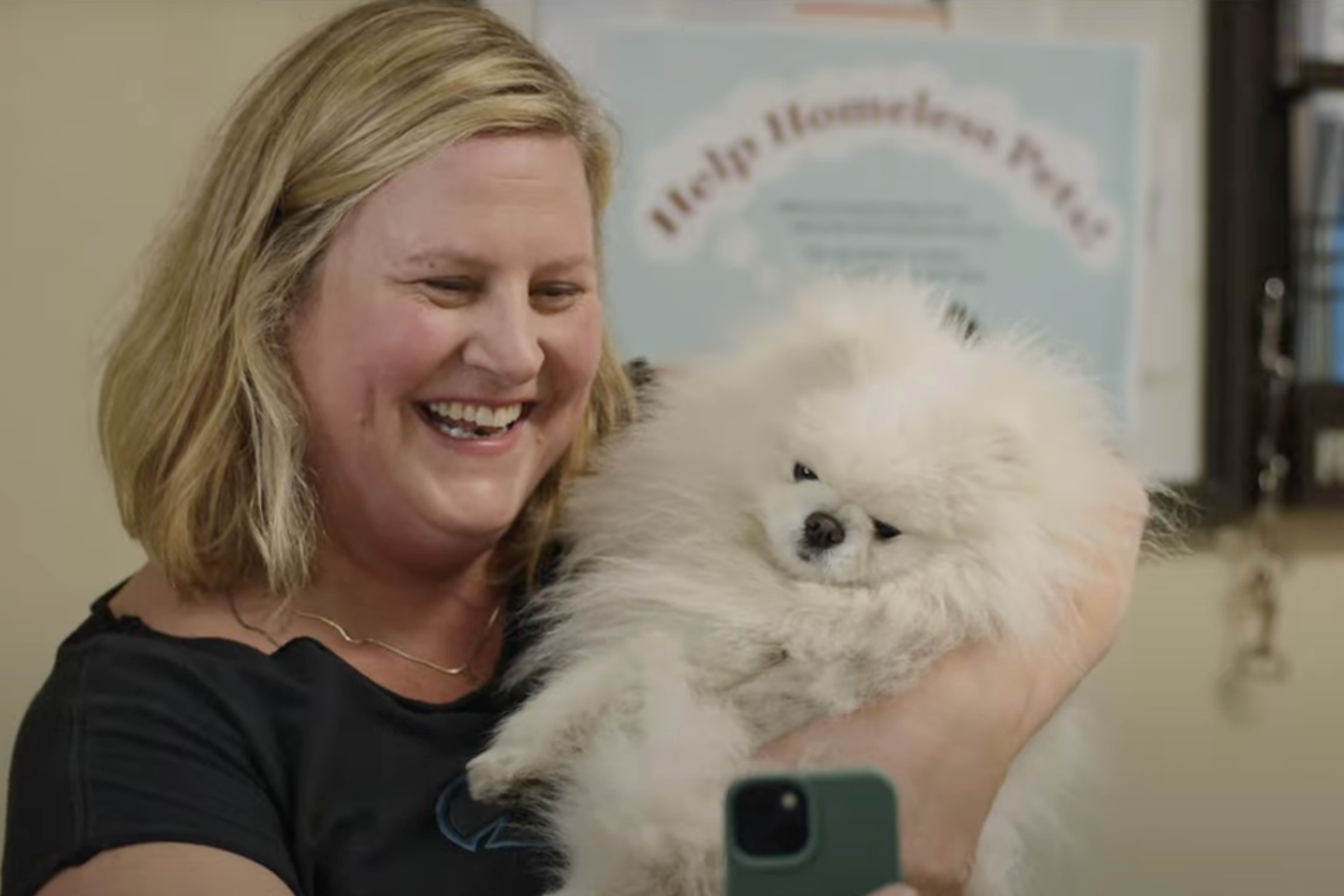 «Амедиатека» изменила цвета флага ЛГБТК+ в сиквеле «Секса в большом городе» и сериале «Кто-то где-то»