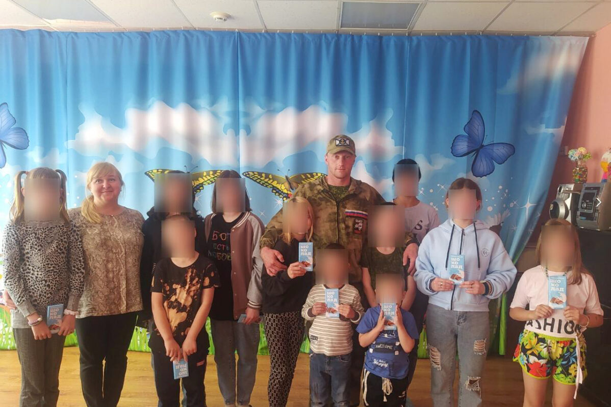 Максим на&nbsp;встрече с&nbsp;участником «СВО» в&nbsp;приюте