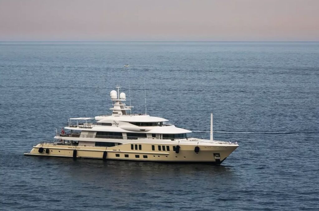 Яхта Universe Дмитрия Медведева