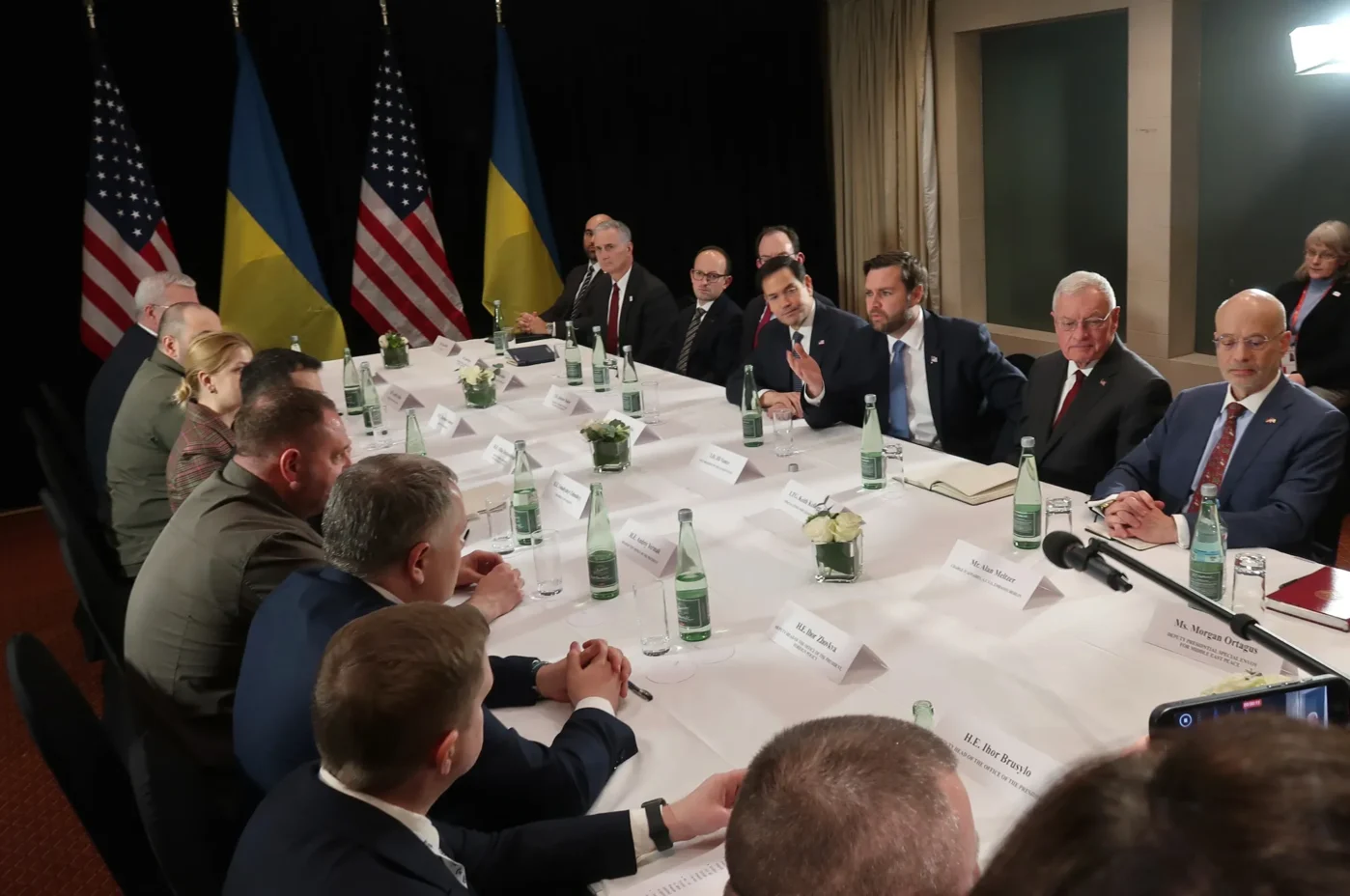 Специальный посланник США по&nbsp;Украине и&nbsp;России Кит Келлог и&nbsp;вице-президент США Дж. Д.&nbsp;Вэнс во&nbsp;время встречи на&nbsp;61-й Мюнхенской конференции по&nbsp;безопасности