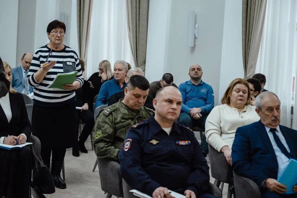 Жители Курской области на&nbsp;заседании Координационного совета по&nbsp;решению проблем жителей Курского приграничья с&nbsp;Александро Хинштейном