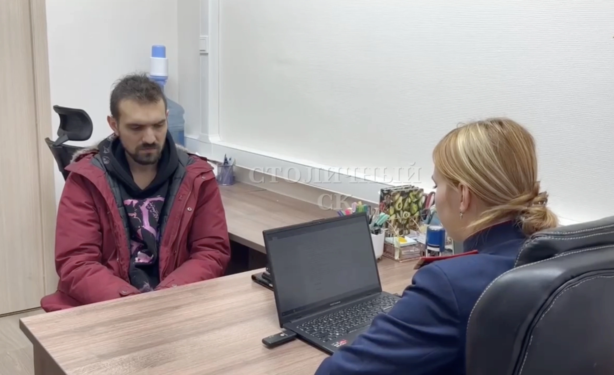 Комика Артемия Останина задержали по делу о разжигании ненависти при попытке уехать из России