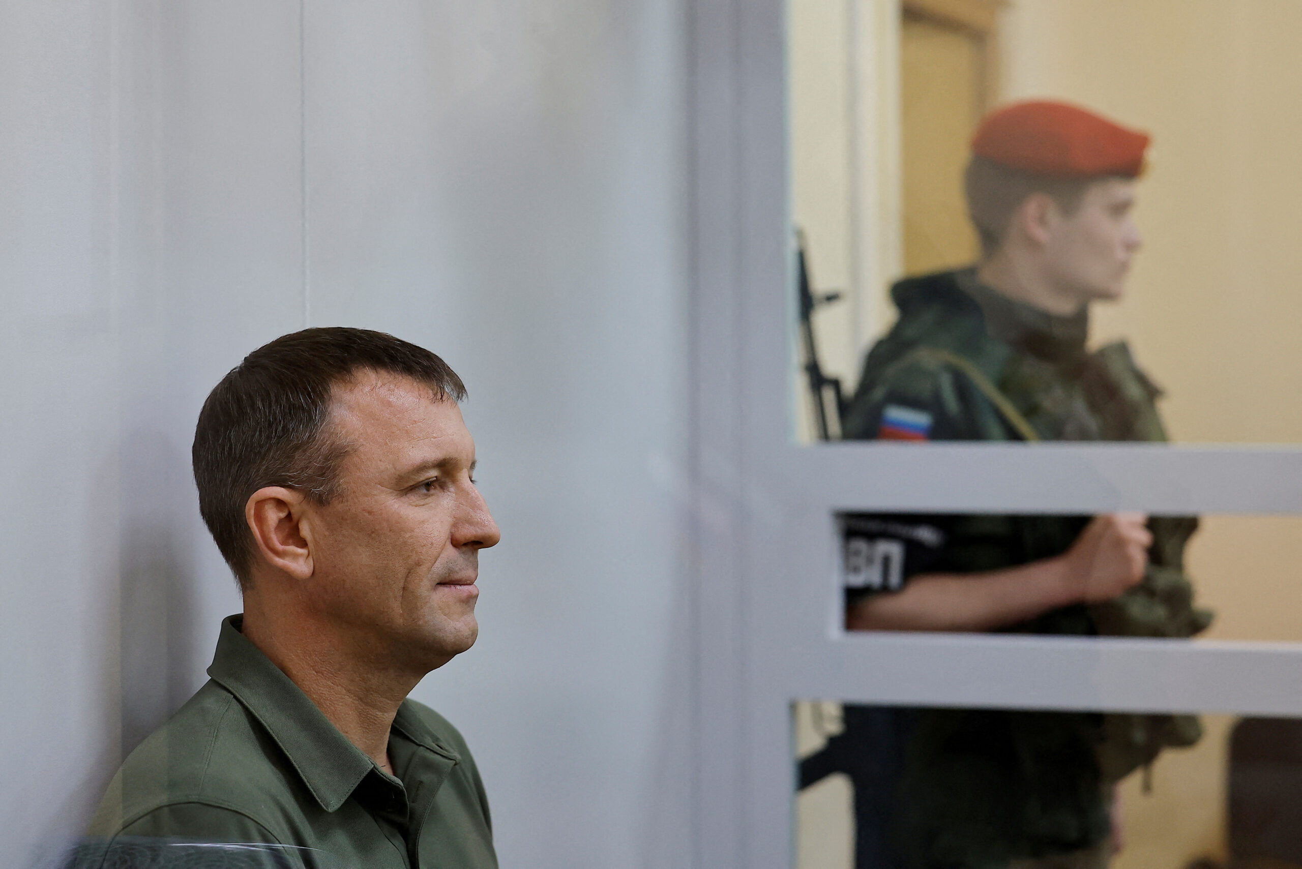 Генерала Ивана Попова приговорили к пяти годам колонии по делу о мошенничестве и подлоге: на «СВО» его не отпустили