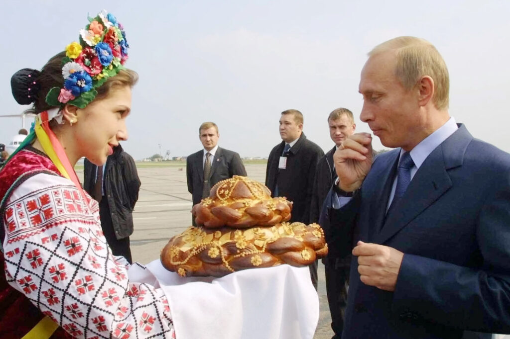 25 лет назад, 7 мая 2000 года Владимир Путин впервые принял присягу как президент России<br />
