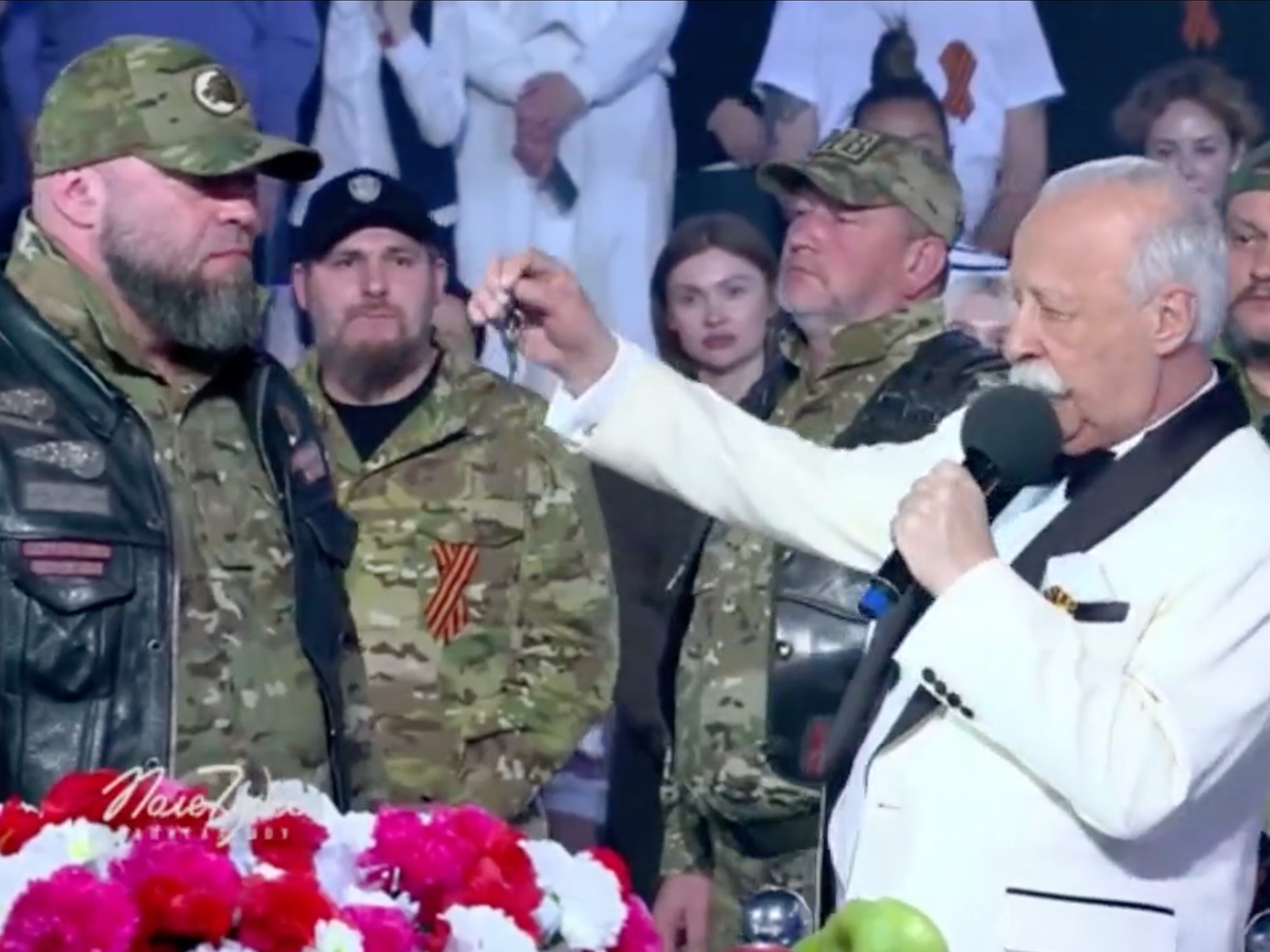 Якубович подарил автомобиль бойцам бригады «Пятнашка»