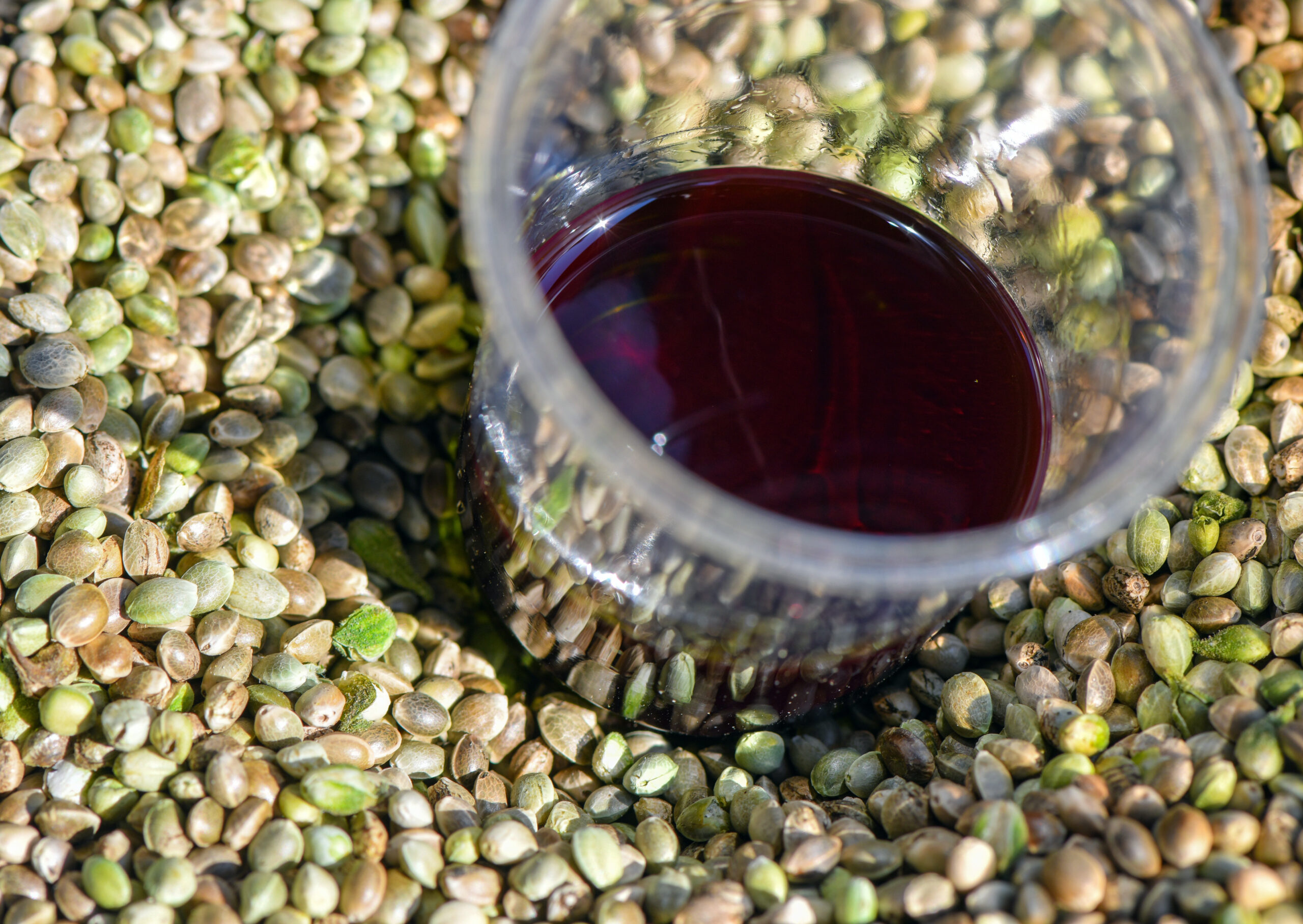 Суд в Ямало-Ненецком автономном округе назначил четыре штрафа магазинам и производителям, которые продавали пищевые продукты с производными из конопли