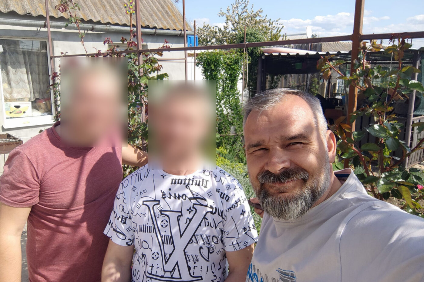 Пастор евангелистской церкви из Бердянска Виктора Бондаренко со своими зятьями