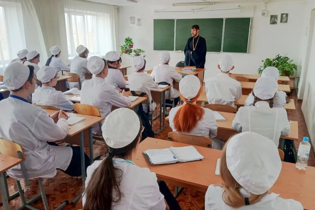 Лекция священника Андрея Гутовича в&nbsp;Ленинск-Кузнецком филиале Кузбасского медицинского колледжа со&nbsp;студентами второго курса