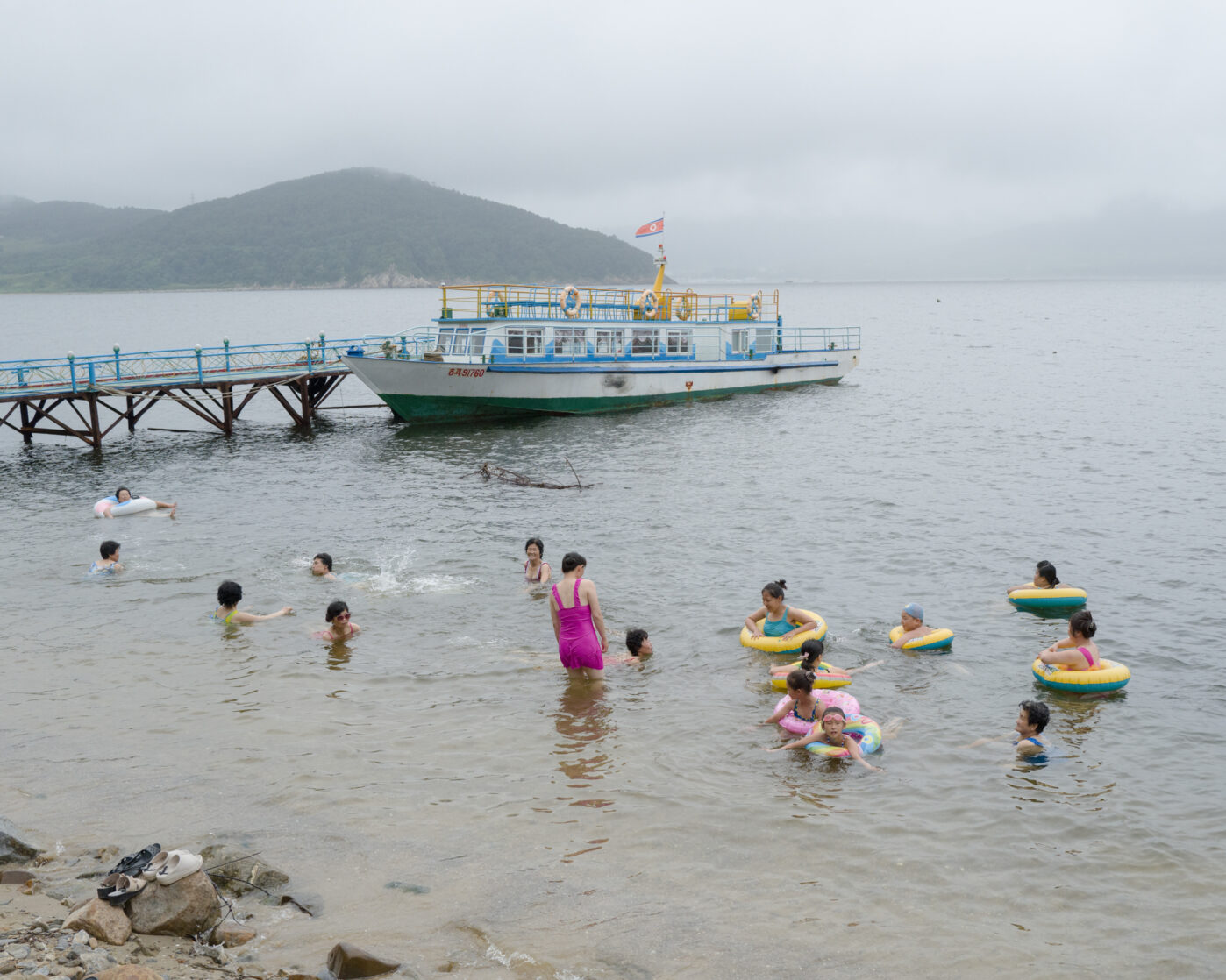 В&nbsp;Северной Корее во&nbsp;время купального сезона жителям дают два дополнительных дня для посещения пляжа