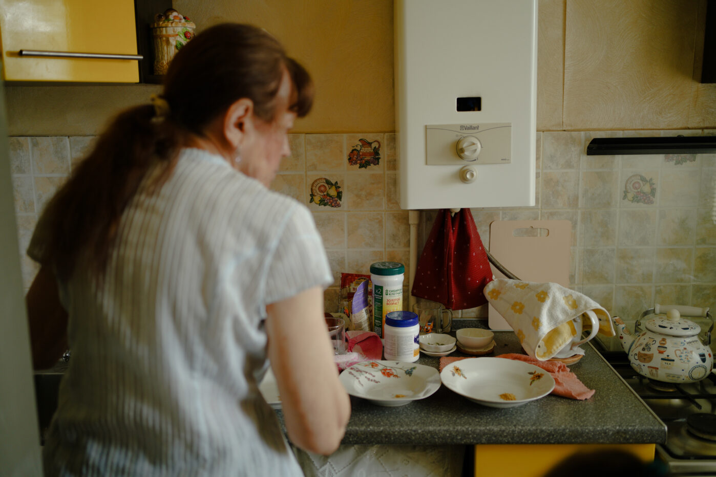 В&nbsp;Оренбурге 70-летняя женщина ухаживает за&nbsp;двумя детьми с&nbsp;инвалидностью и&nbsp;уже пять лет фактически заперта дома. Помощи от&nbsp;социальных служб особо нет