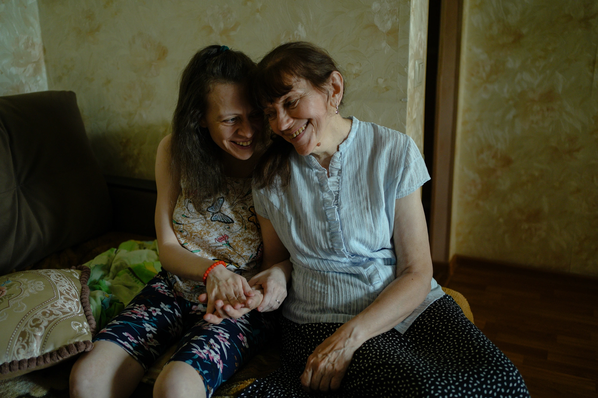 В&nbsp;Оренбурге 70-летняя женщина ухаживает за&nbsp;двумя детьми с&nbsp;инвалидностью и&nbsp;уже пять лет фактически заперта дома. Помощи от&nbsp;социальных служб особо нет