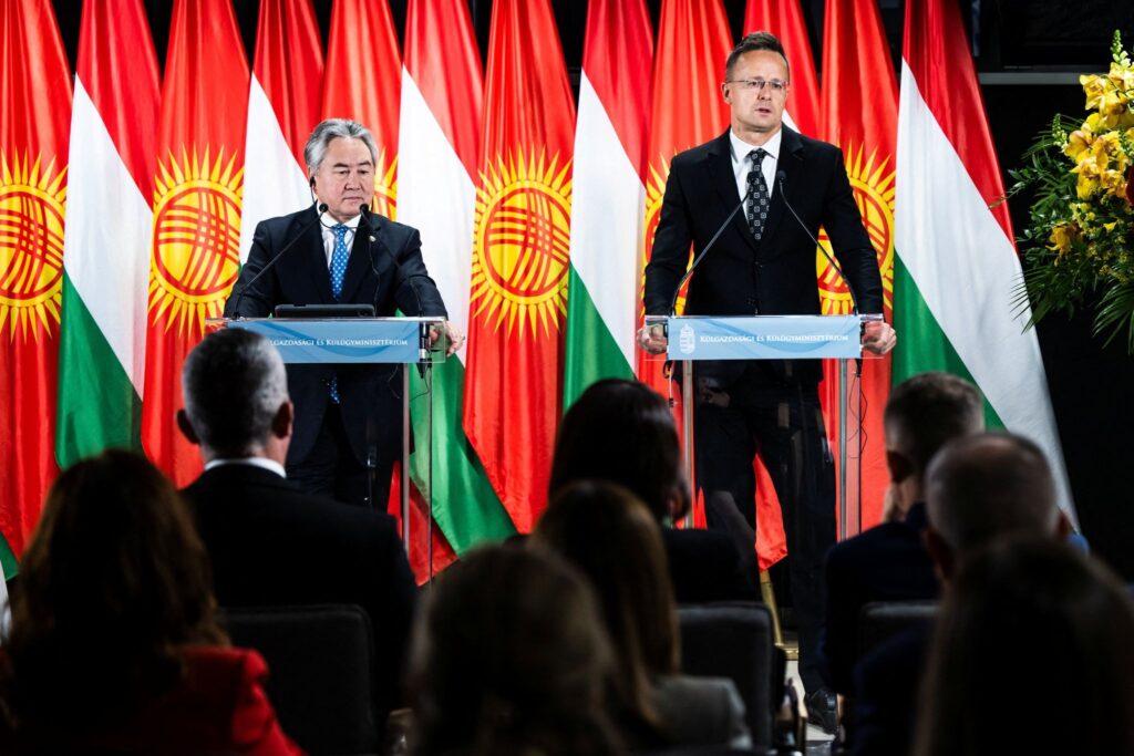 Министр иностранных дел Венгрии Питер Сиярто во&nbsp;время пресс-конференции в&nbsp;Будапеште 17 октября 2025 года