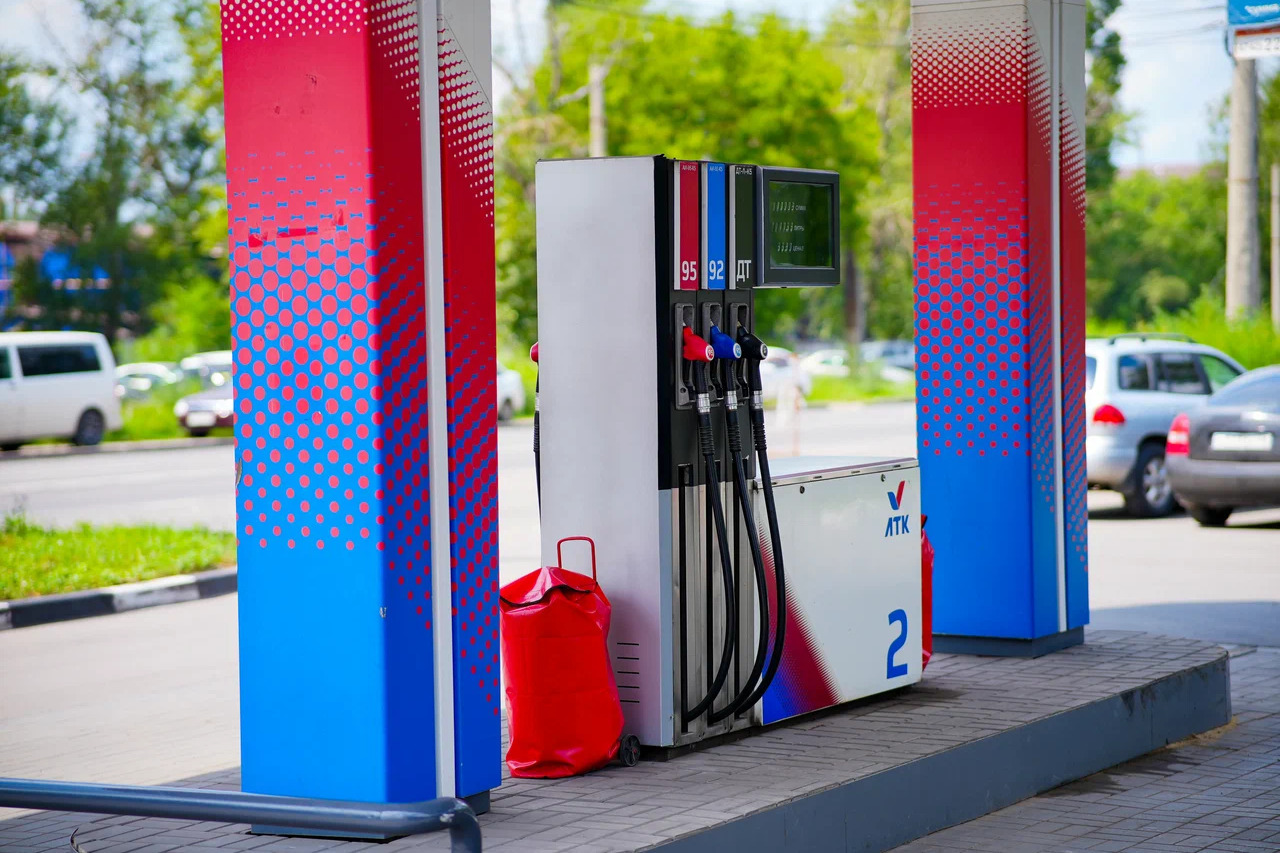 На российских АЗС кума Путина Виктора Медведчука Signal и ЛТК дефицит бензина