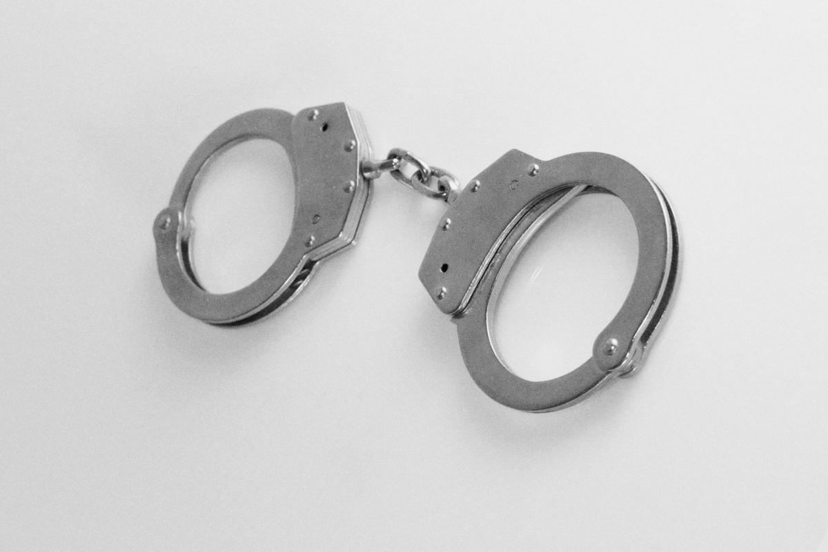 В Екатеринбурге силовики ворвались в квартиру к травести-артистам во время стрима