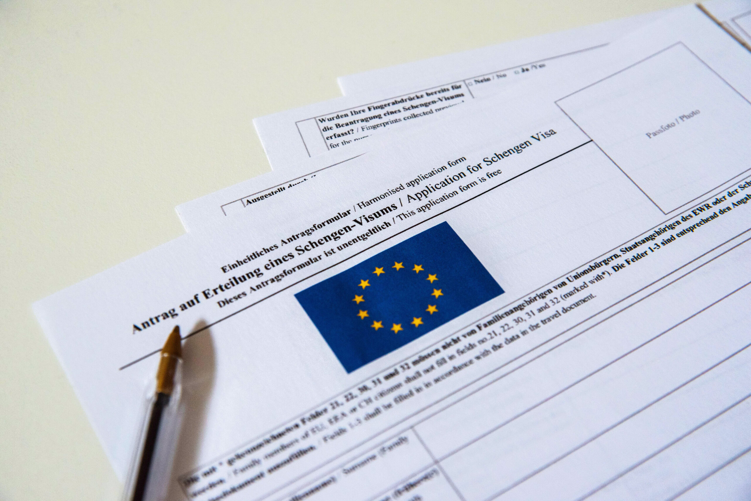 ЕС&nbsp;запретил выдачу россиянам многократных шенгенских виз. Как это будет работать и&nbsp;для кого сделали исключение?