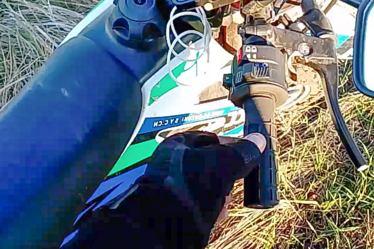 Владимир Бернгардт после побега из&nbsp;воинской части для пойманных дезертиров, пытается на&nbsp;мотоцикле добраться до&nbsp;белорусской границы