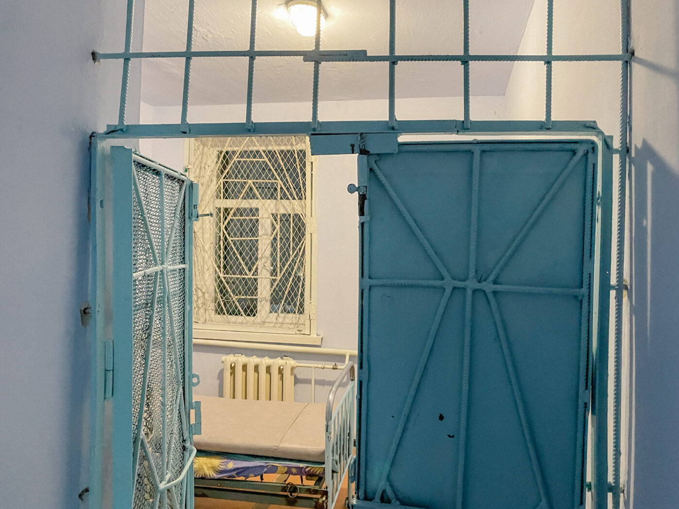 Районная больница в&nbsp;Каланчаке&nbsp;— одно из&nbsp;немногих учреждений, которое работает в&nbsp;оккупации. Школы и&nbsp;предприятия&nbsp;— закрываются