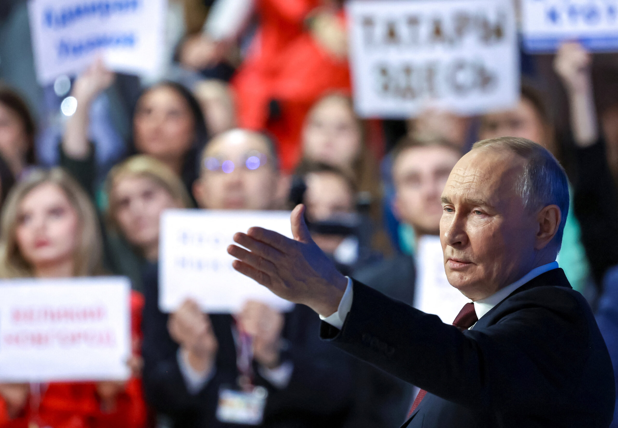 Губернаторы похожими постами отчитались о просмотре прямой линии с Путиным. Подобные рекомендации традиционно распространяют центры управления регионами